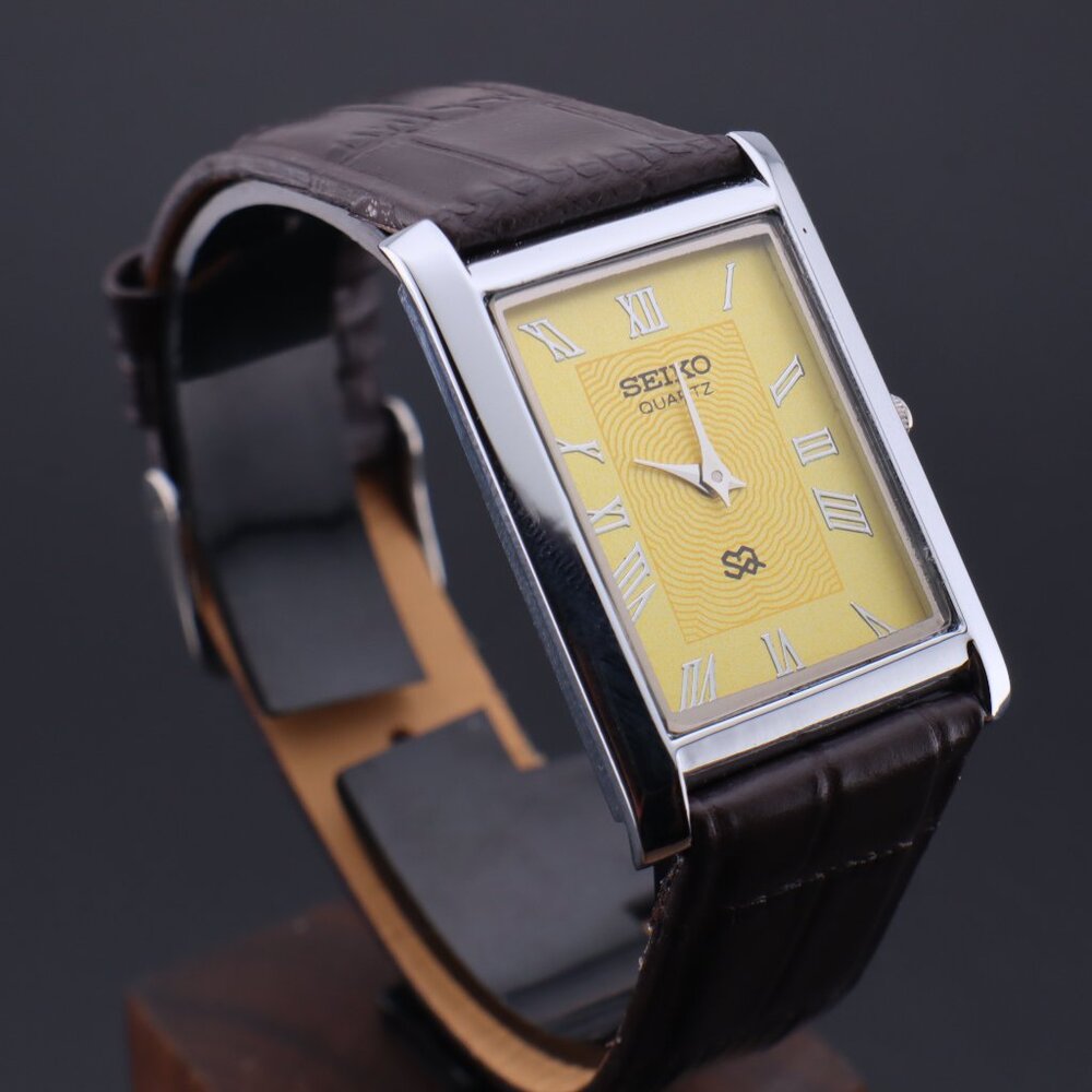 Vintage Seiko Slim Quartz Gentlemen's Wrist Watch  - FREE SHIPPING
